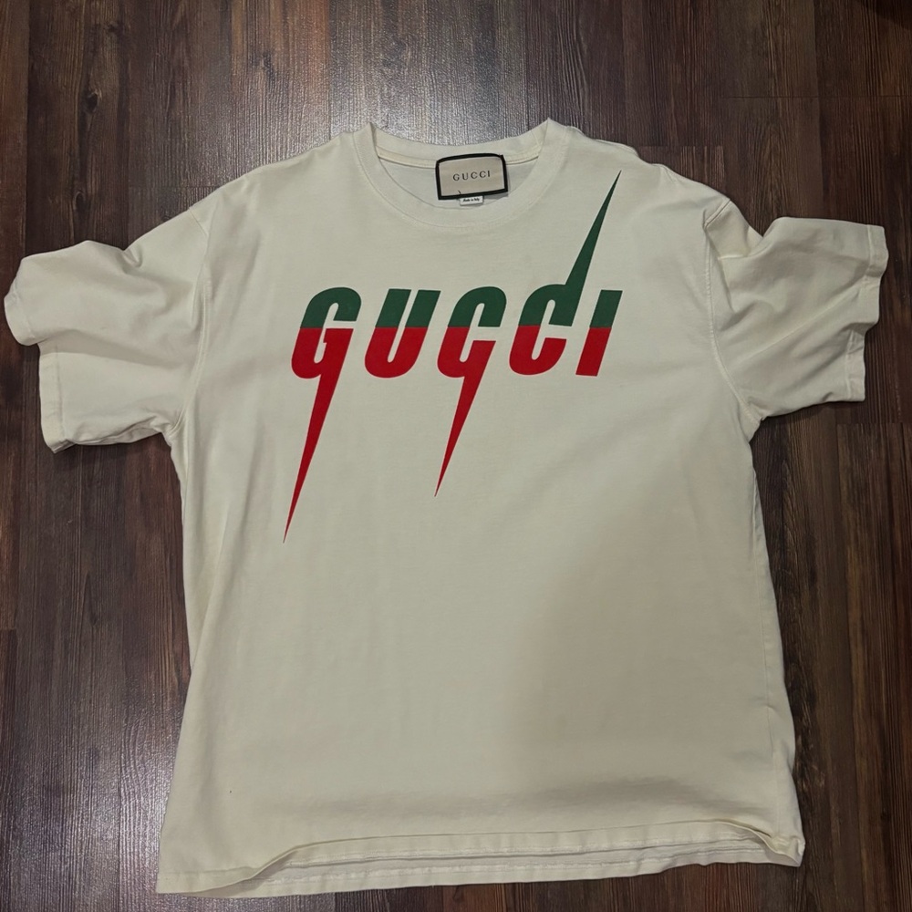 Gucci Cream T-Shirt with Red and Green Logo